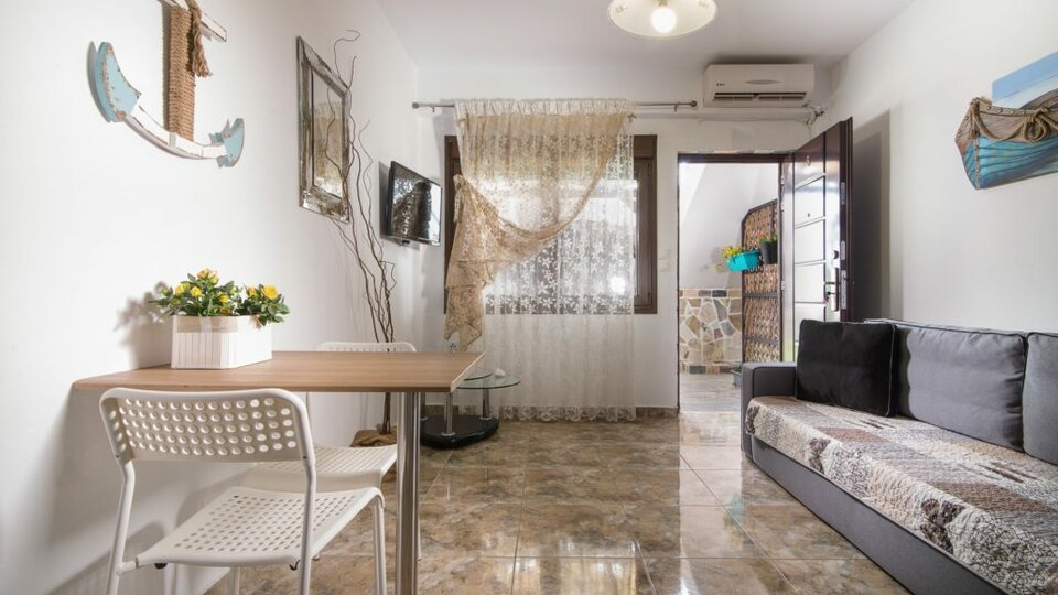 Simon King-One bedroom apartment